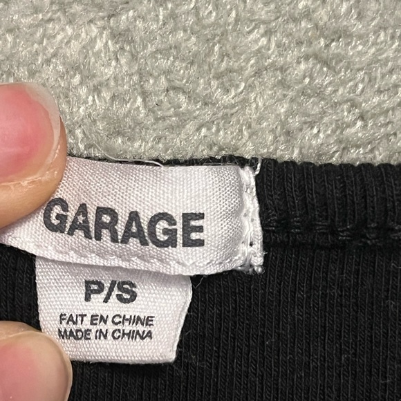 Black lace garage cropped tank top - Picture 2 of 2